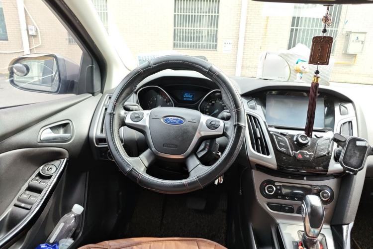 Used Ford Focus 2012 Sedan 1.6L Automatic Fashion Edition Steering Wheel