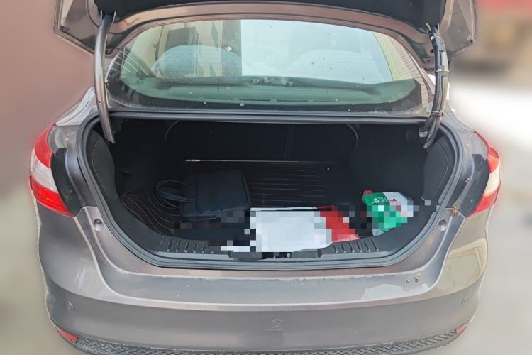Used Ford Focus 2012 Sedan 1.6L Manual Fashion Edition Trunk