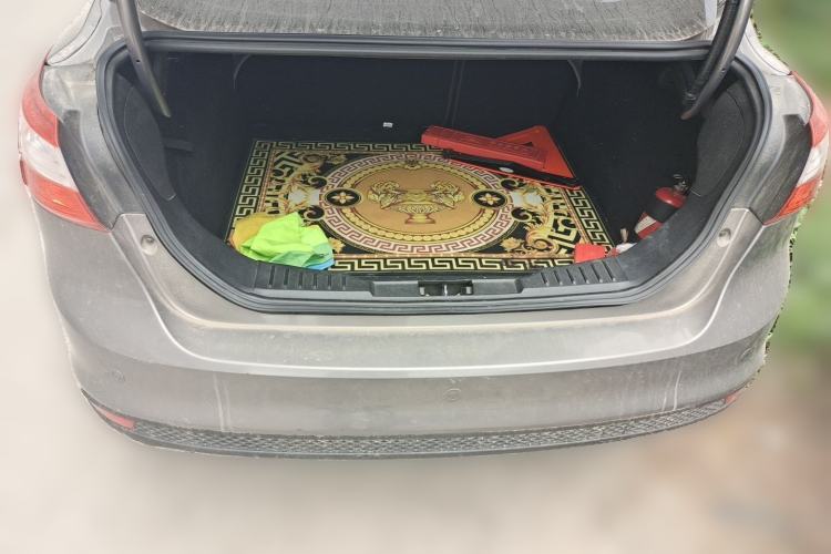 Used Ford Focus 2012 Sedan 1.6L Automatic Fashion Edition Trunk