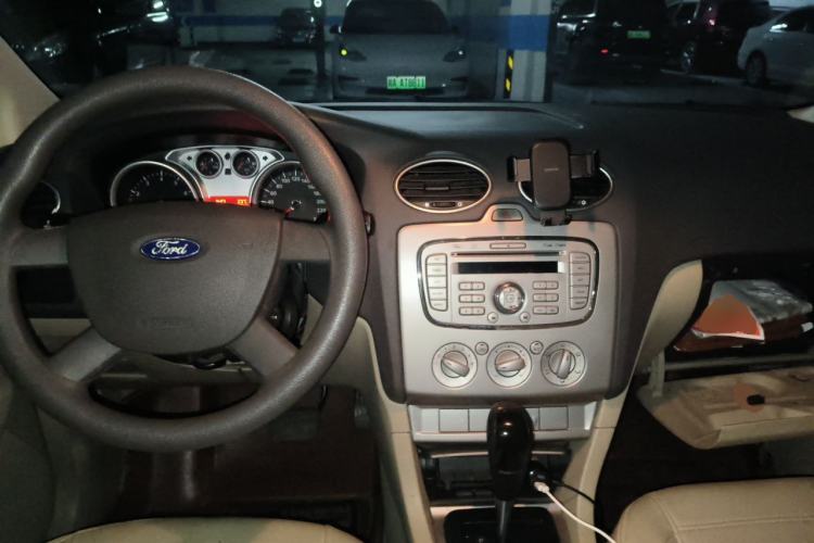 Used Ford Focus 2012 Sedan Classic 1.8L Automatic Base Model Center Console