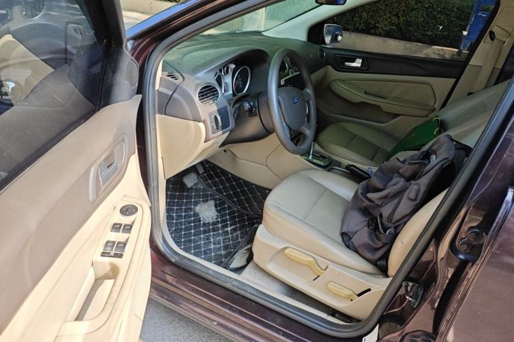 Used Ford Focus 2012 Sedan Classic 1.8L Automatic Fashion Edition Driver Seat