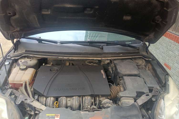 Used Ford Focus 2012 Sedan Classic 1.8L Manual Base Model Engine Bay