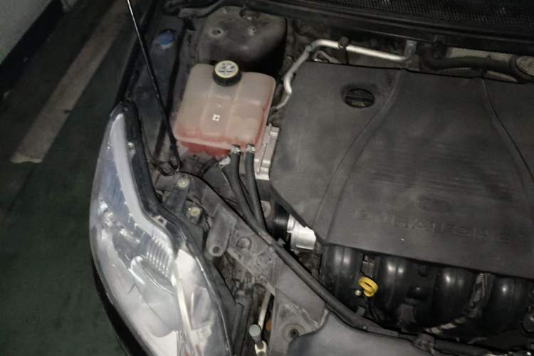 Used Ford Focus 2012 Sedan Classic 1.8L Automatic Base Model Engine Bay Right