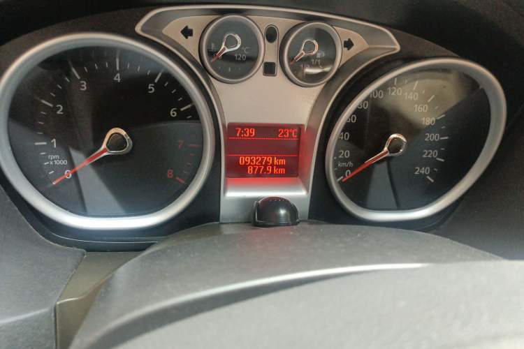 Used Ford Focus 2012 Sedan Classic 1.8L Manual Base Model Odometer Close Up
