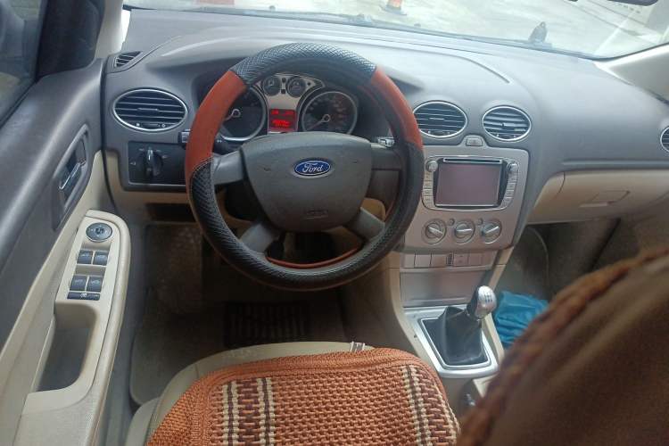 Used Ford Focus 2012 Sedan Classic 1.8L Manual Base Model Steering Wheel