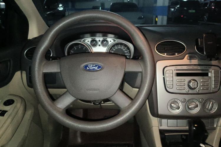 Used Ford Focus 2012 Sedan Classic 1.8L Automatic Base Model Steering Wheel