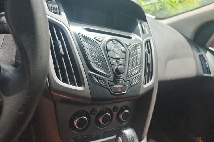 Used Ford Focus 2012 Hatchback 1.6L Automatic Comfort Model Audio And AC Panel