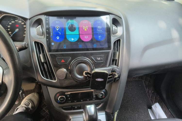 Used Ford Focus 2012 Hatchback 1.6L Automatic Fashion Edition Audio And AC Panel