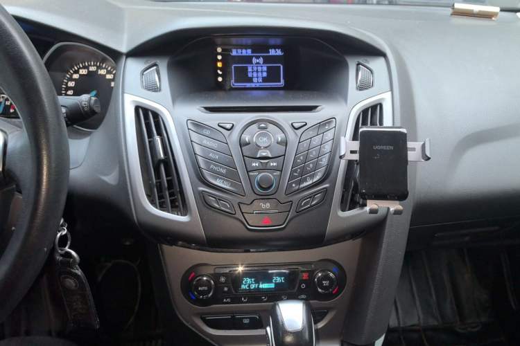 Used Ford Focus 2012 Hatchback 1.6L Automatic Fashion Edition Audio And AC Panel