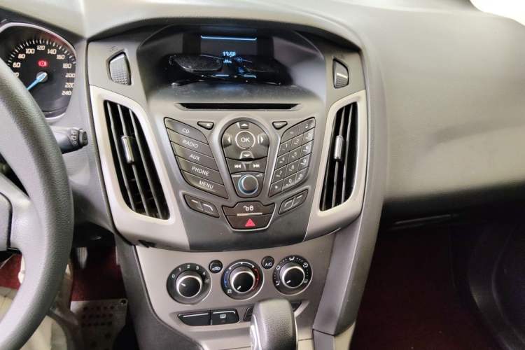 Used Ford Focus 2012 Hatchback 1.6L Automatic Comfort Model Audio And AC Panel