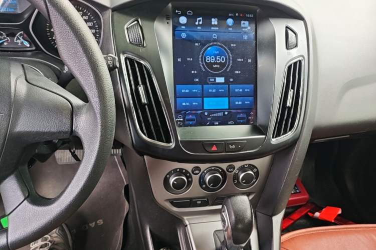 Used Ford Focus 2012 Hatchback 1.6L Automatic Comfort Model Audio And AC Panel