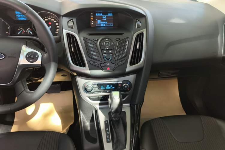 Used Ford Focus 2012 Sedan 1.6L Automatic Fashion Edition Audio And AC Panel