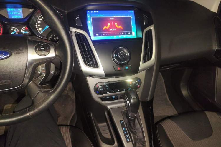 Used Ford Focus 2012 Hatchback 1.6L Automatic Fashion Edition Audio And AC Panel