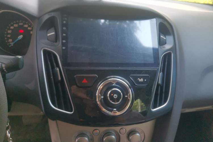 Used Ford Focus 2012 Sedan 1.6L Automatic Comfort Model Audio And AC Panel