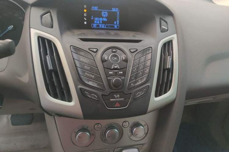Used Ford Focus 2012 Sedan 1.6L Automatic Comfort Model Audio And AC Panel