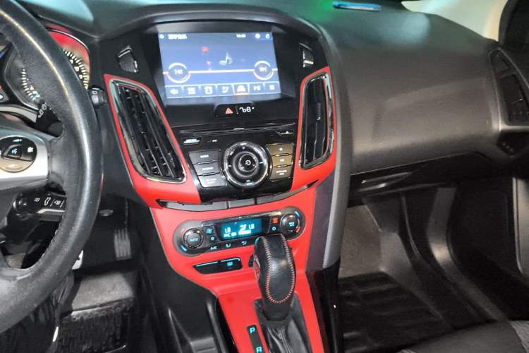 Used Ford Focus 2012 Hatchback 1.6L Automatic Fashion Edition Audio And AC Panel