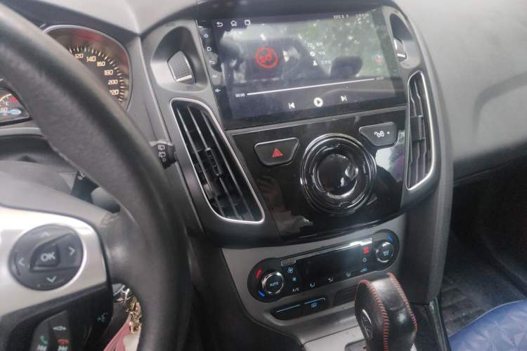 Used Ford Focus 2012 Hatchback 1.6L Automatic Fashion Edition Audio And AC Panel