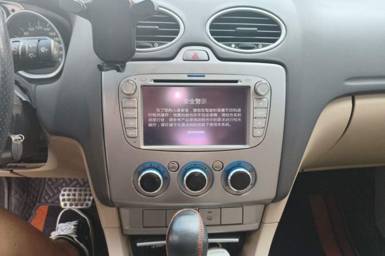 Used Ford Focus 2012 Hatchback Classic 1.8L Automatic Fashion Edition Audio And AC Panel
