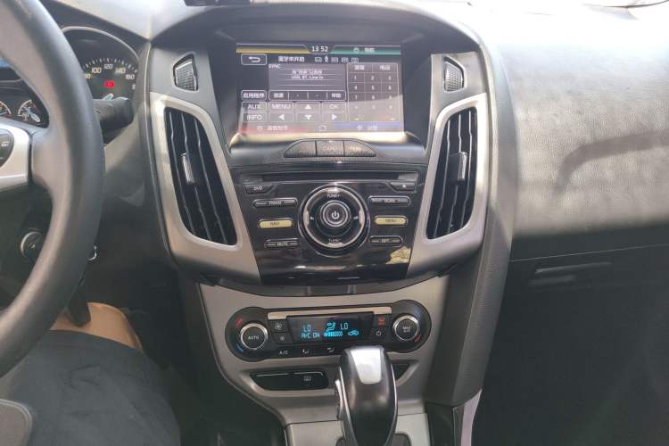 Used Ford Focus 2012 Sedan 1.6L Automatic Fashion Edition Audio And AC Panel