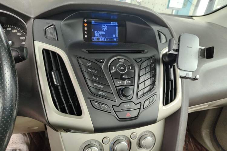 Used Ford Focus 2012 Sedan 1.6L Automatic Comfort Model Audio And AC Panel