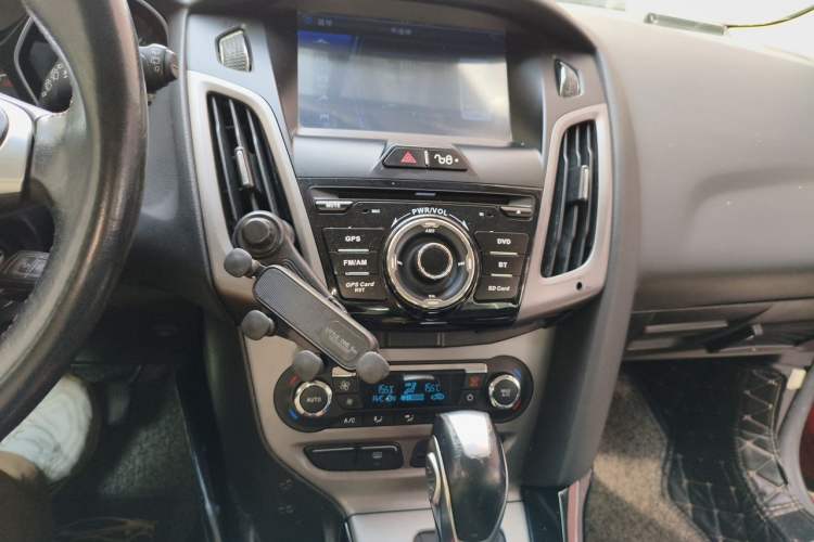 Used Ford Focus 2012 Hatchback 1.6L Automatic Fashion Edition Audio And AC Panel