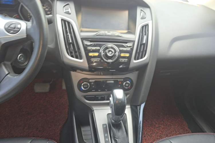 Used Ford Focus 2012 Sedan 1.6L Automatic Fashion Edition Audio And AC Panel