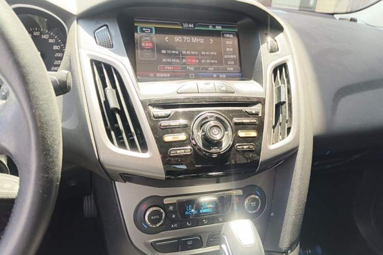 Used Ford Focus 2012 Sedan 1.6L Automatic Fashion Edition Audio And AC Panel