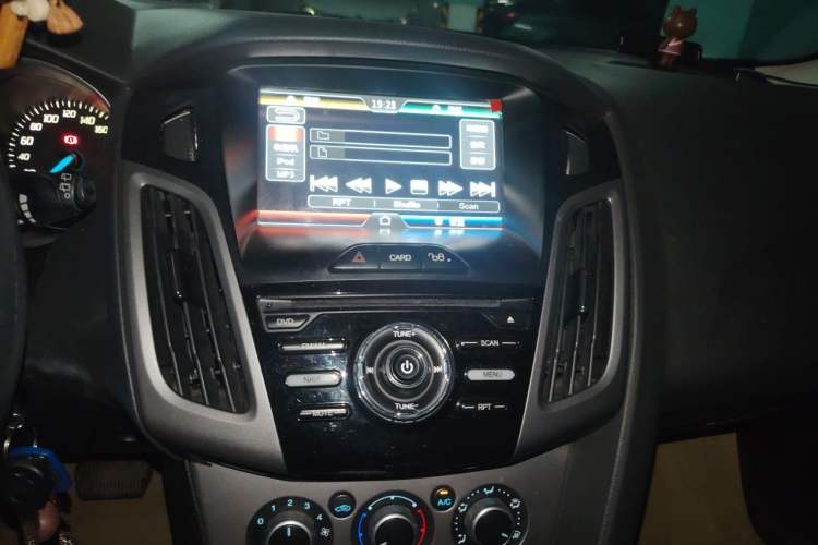 Used Ford Focus 2012 Hatchback 1.6L Automatic Comfort Model Audio And AC Panel