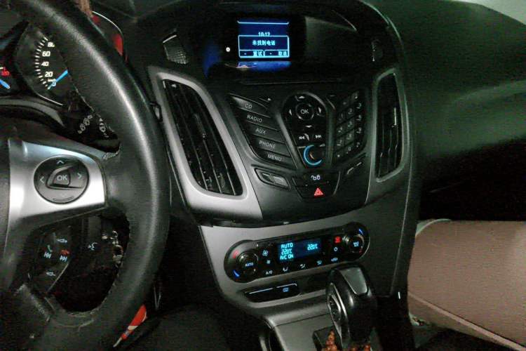 Used Ford Focus 2012 Hatchback 1.6L Automatic Fashion Edition Audio And AC Panel