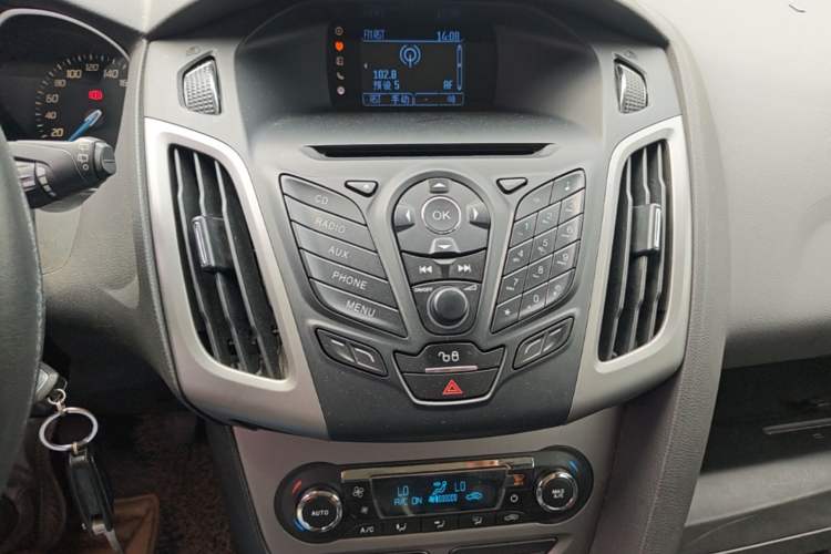 Used Ford Focus 2012 Hatchback 1.6L Manual Fashion Edition Audio And AC Panel