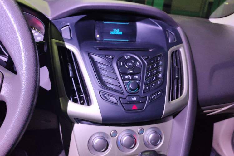 Used Ford Focus 2012 Sedan 1.6L Automatic Comfort Model Audio And AC Panel