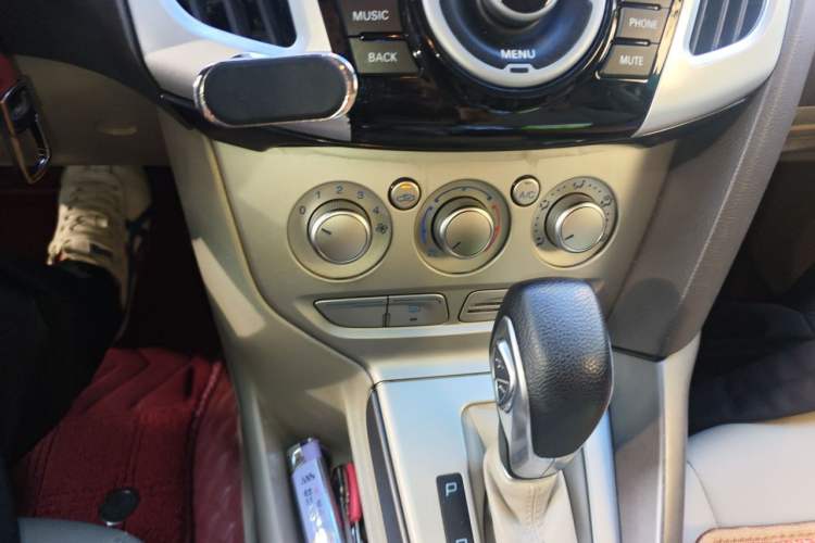 Used Ford Focus 2012 Sedan 1.6L Automatic Comfort Model Audio And AC Panel