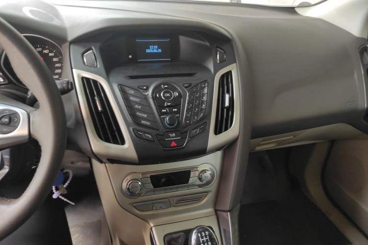 Used Ford Focus 2012 Hatchback 1.6L Manual Fashion Edition Audio And AC Panel