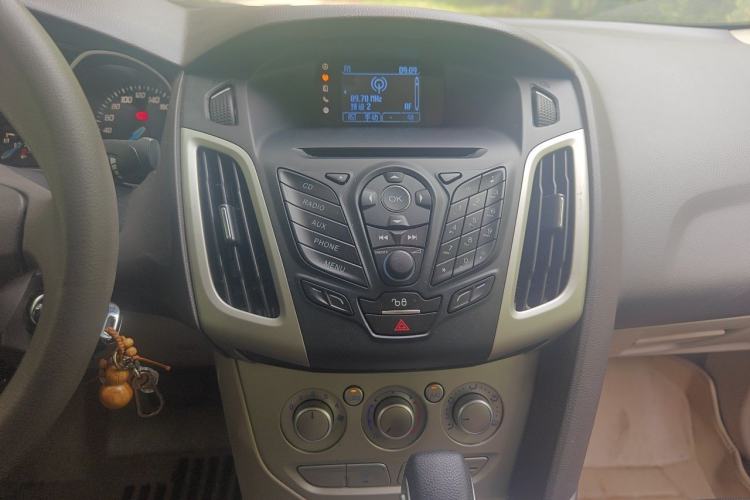 Used Ford Focus 2012 Sedan 1.6L Automatic Comfort Model Audio And AC Panel