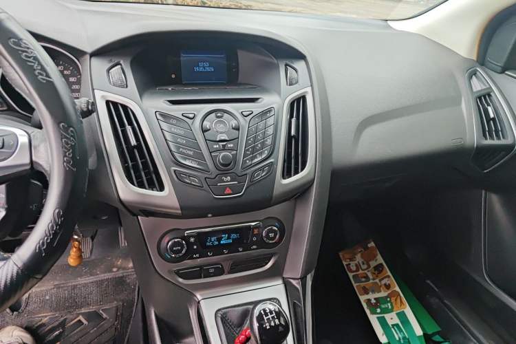 Used Ford Focus 2012 Hatchback 1.6L Manual Fashion Edition Audio And AC Panel