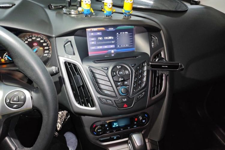 Used Ford Focus 2012 Hatchback 1.6L Automatic Fashion Edition Audio And AC Panel
