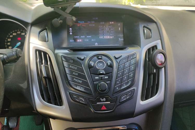 Used Ford Focus 2012 Hatchback 1.6L Manual Fashion Edition Audio And AC Panel