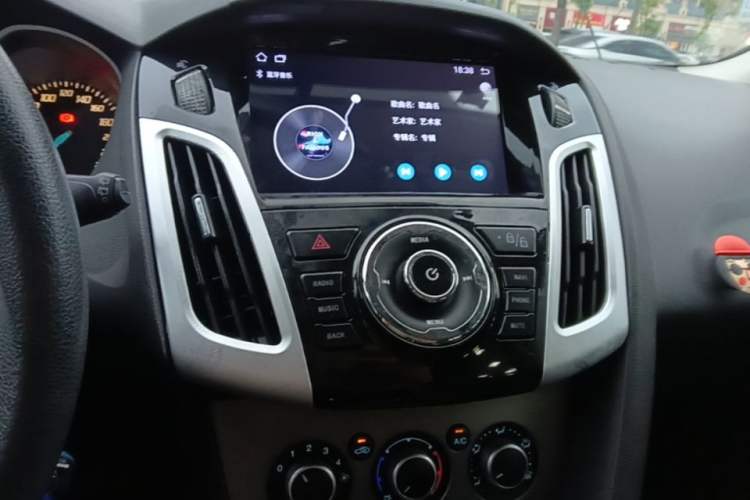 Used Ford Focus 2012 Hatchback 1.6L Automatic Comfort Model Audio And AC Panel