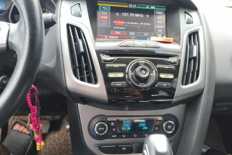 Used Ford Focus 2012 Hatchback 1.6L Automatic Fashion Edition Audio And AC Panel