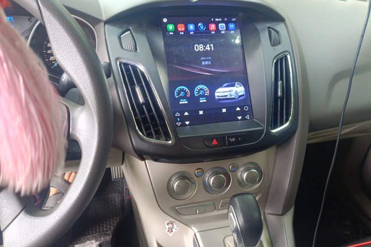 Used Ford Focus 2012 Sedan 1.6L Automatic Comfort Model Audio And AC Panel