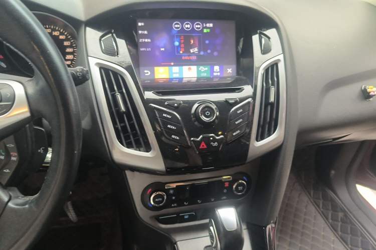Used Ford Focus 2012 Hatchback 1.6L Automatic Fashion Edition Audio And AC Panel