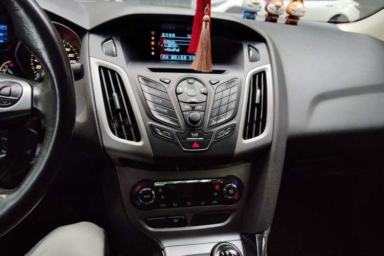 Used Ford Focus 2012 Sedan 1.6L Manual Fashion Edition Audio And AC Panel