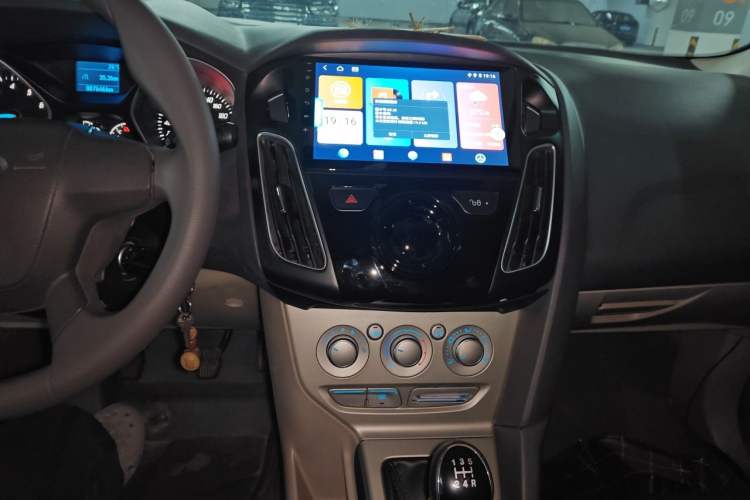 Used Ford Focus 2012 Sedan 1.6L Manual Comfort Model Audio And AC Panel