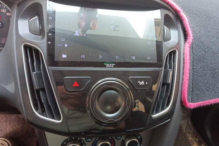 Used Ford Focus 2012 Hatchback 1.6L Manual Comfort Model Audio And AC Panel