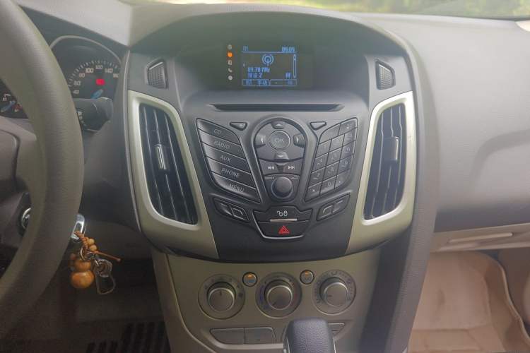Used Ford Focus 2012 Sedan 1.6L Automatic Comfort Model Audio And AC Panel