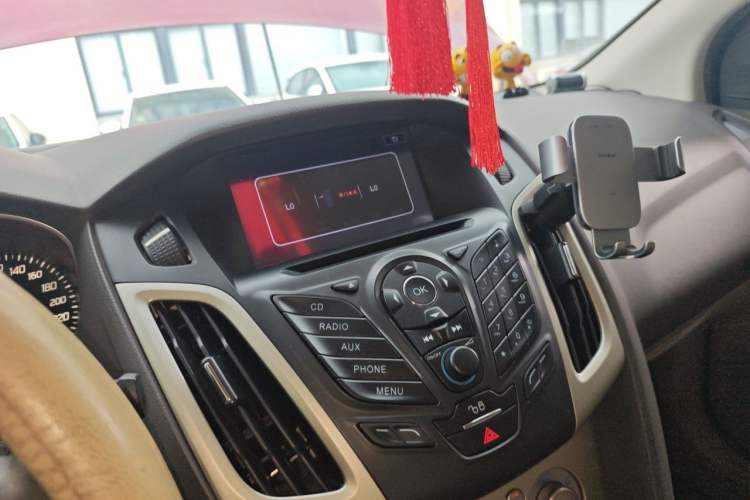 Used Ford Focus 2012 Sedan 1.6L Automatic Comfort Model Audio And AC Panel