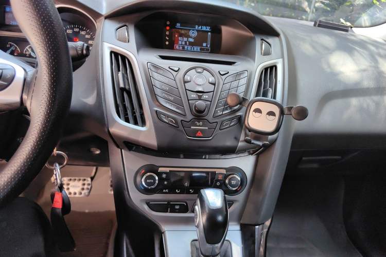 Used Ford Focus 2012 Hatchback 1.6L Automatic Fashion Edition Audio And AC Panel