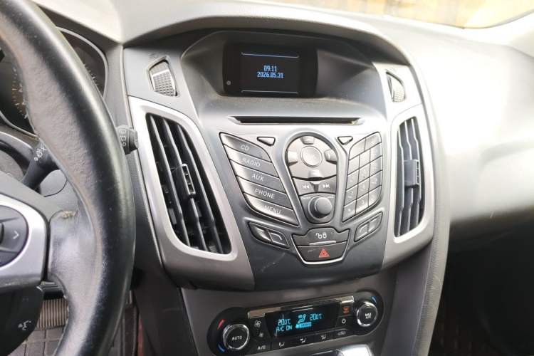 Used Ford Focus 2012 Hatchback 1.6L Automatic Fashion Edition Audio And AC Panel