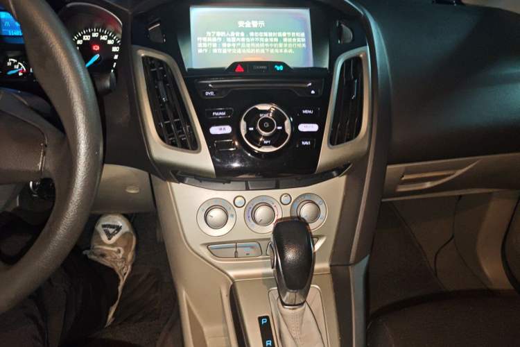 Used Ford Focus 2012 Sedan 1.6L Automatic Comfort Model Audio And AC Panel