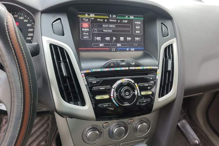 Used Ford Focus 2012 Sedan 1.6L Automatic Comfort Model Audio And AC Panel